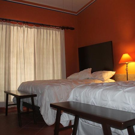 Hotel Art Gallery Casona De Los Milagros Colima Bagian luar foto