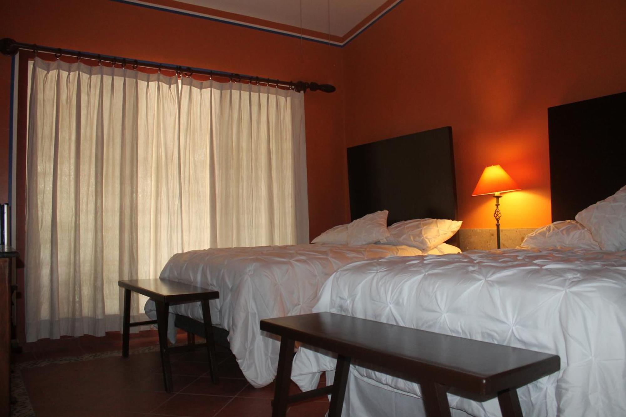 Hotel Art Gallery Casona De Los Milagros Colima Bagian luar foto