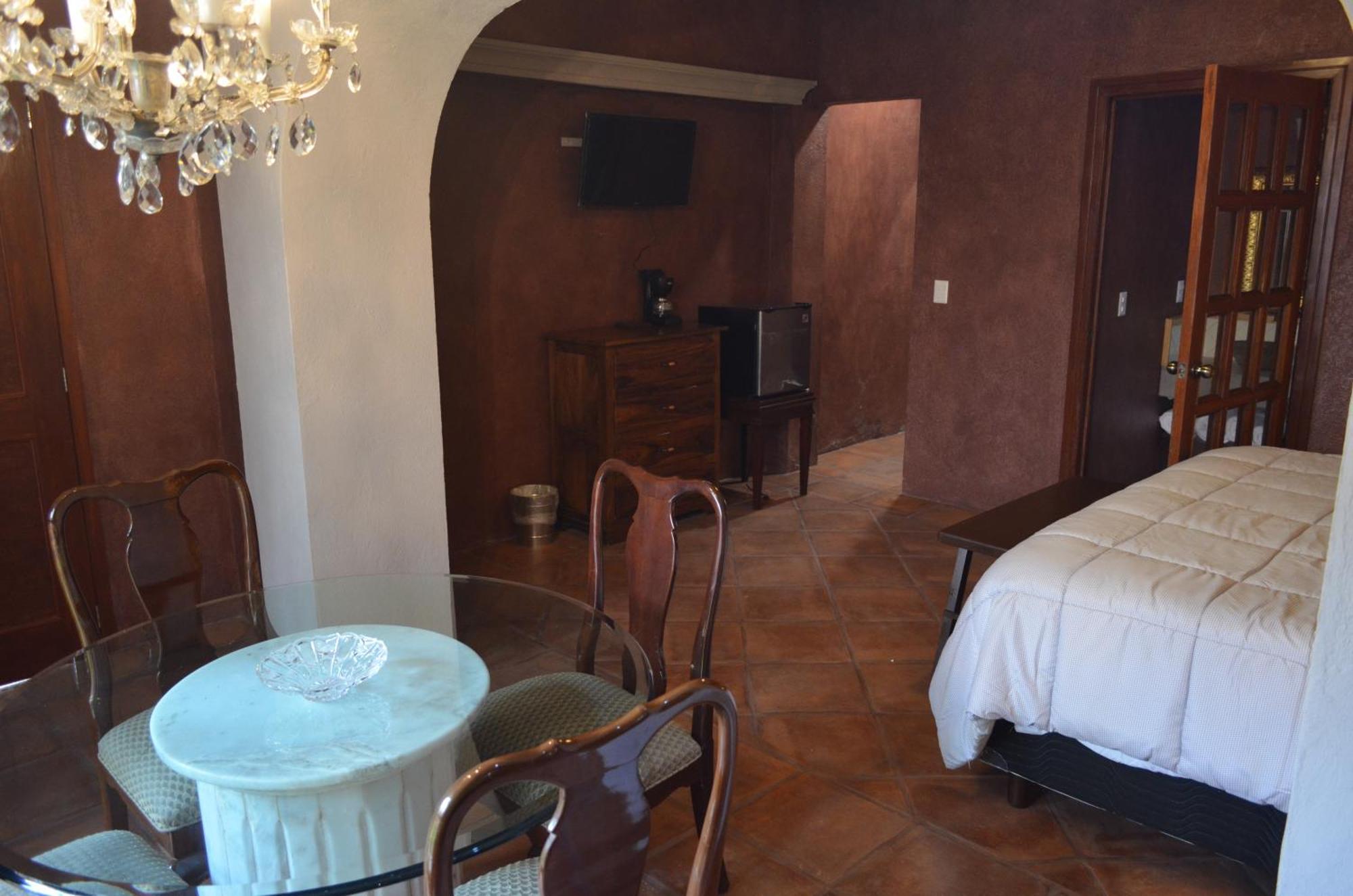 Hotel Art Gallery Casona De Los Milagros Colima Bagian luar foto