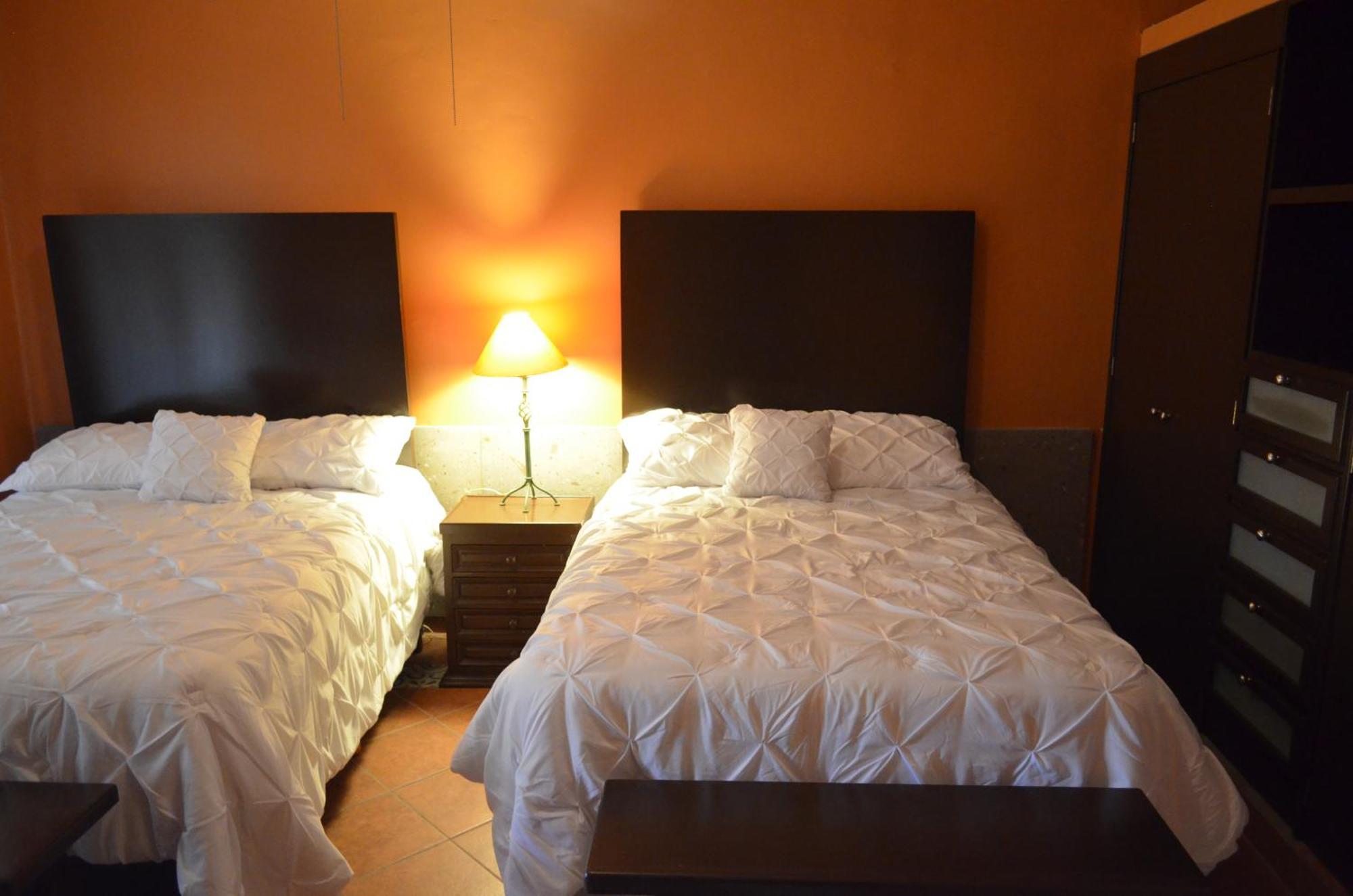Hotel Art Gallery Casona De Los Milagros Colima Bagian luar foto