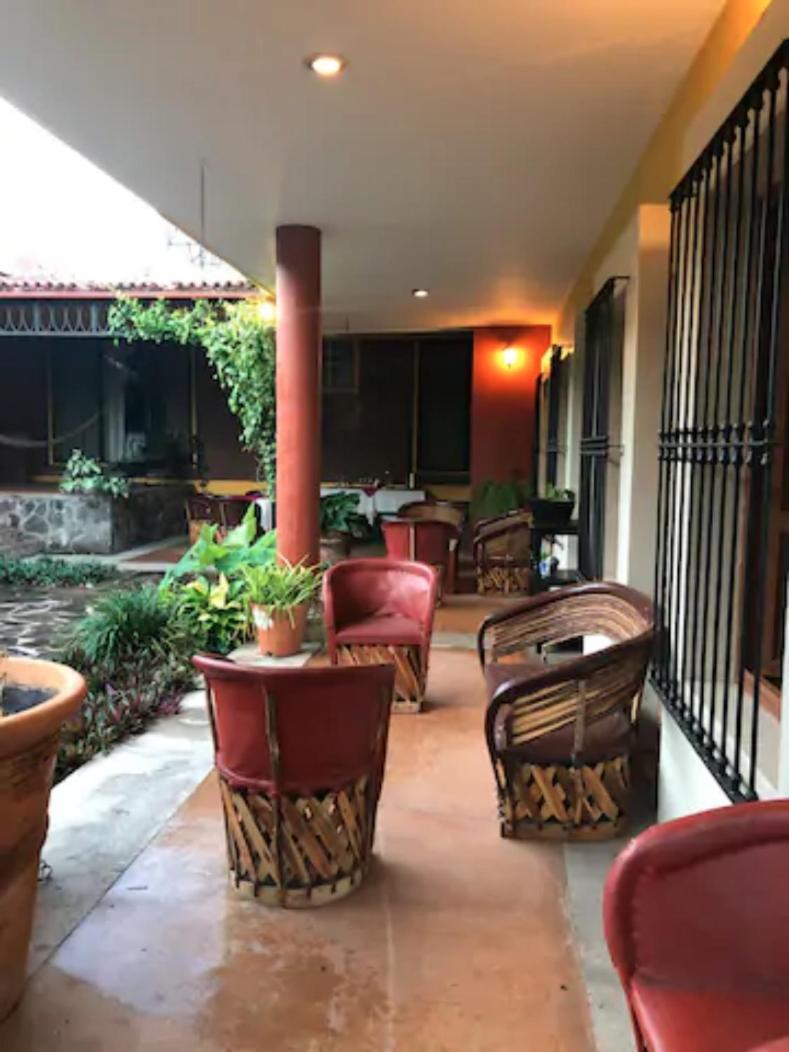 Hotel Art Gallery Casona De Los Milagros Colima Bagian luar foto